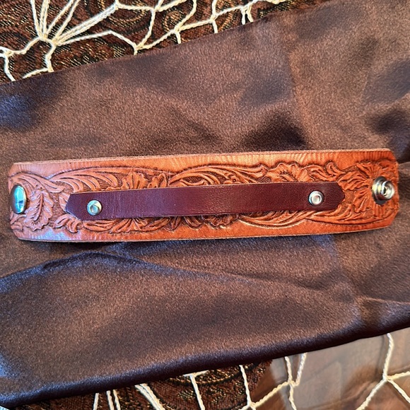 Leather cuff. - Picture 3 of 8